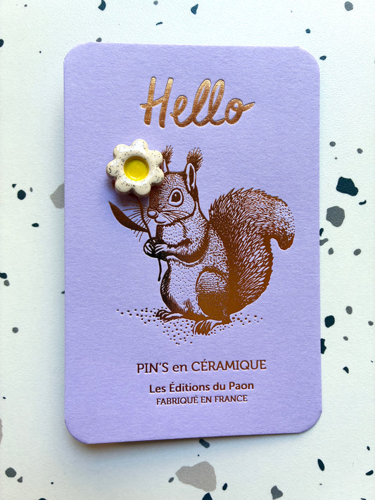 Pin’s en céramique fleur écureuil jaune
