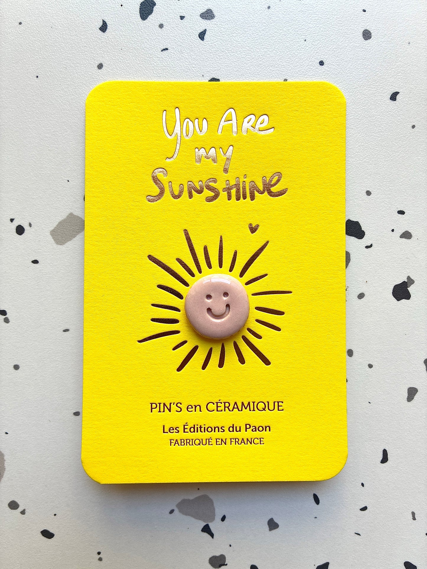 Pin’s en céramique smiley rose