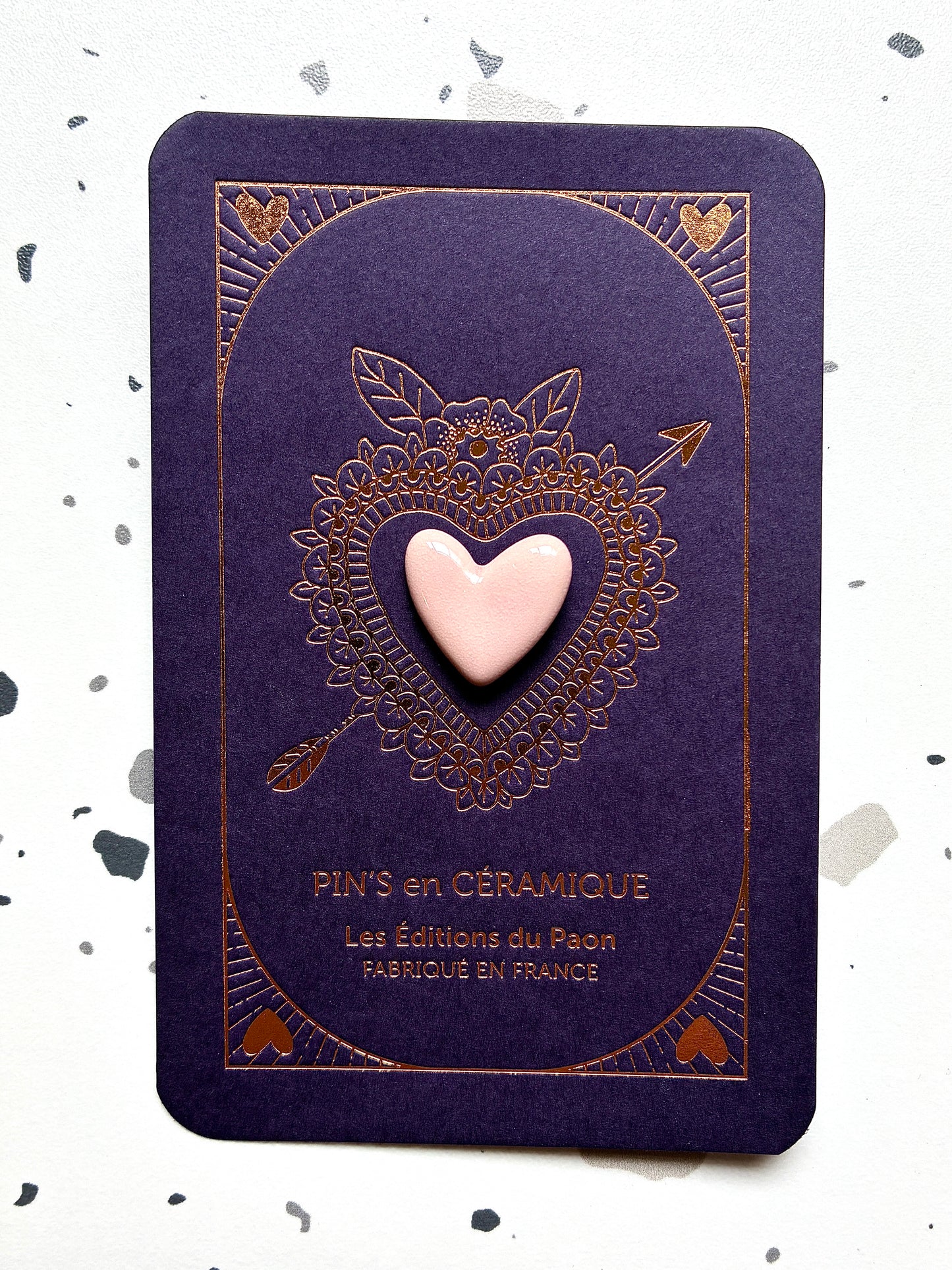 Pin’s en céramique cœur rose pastel