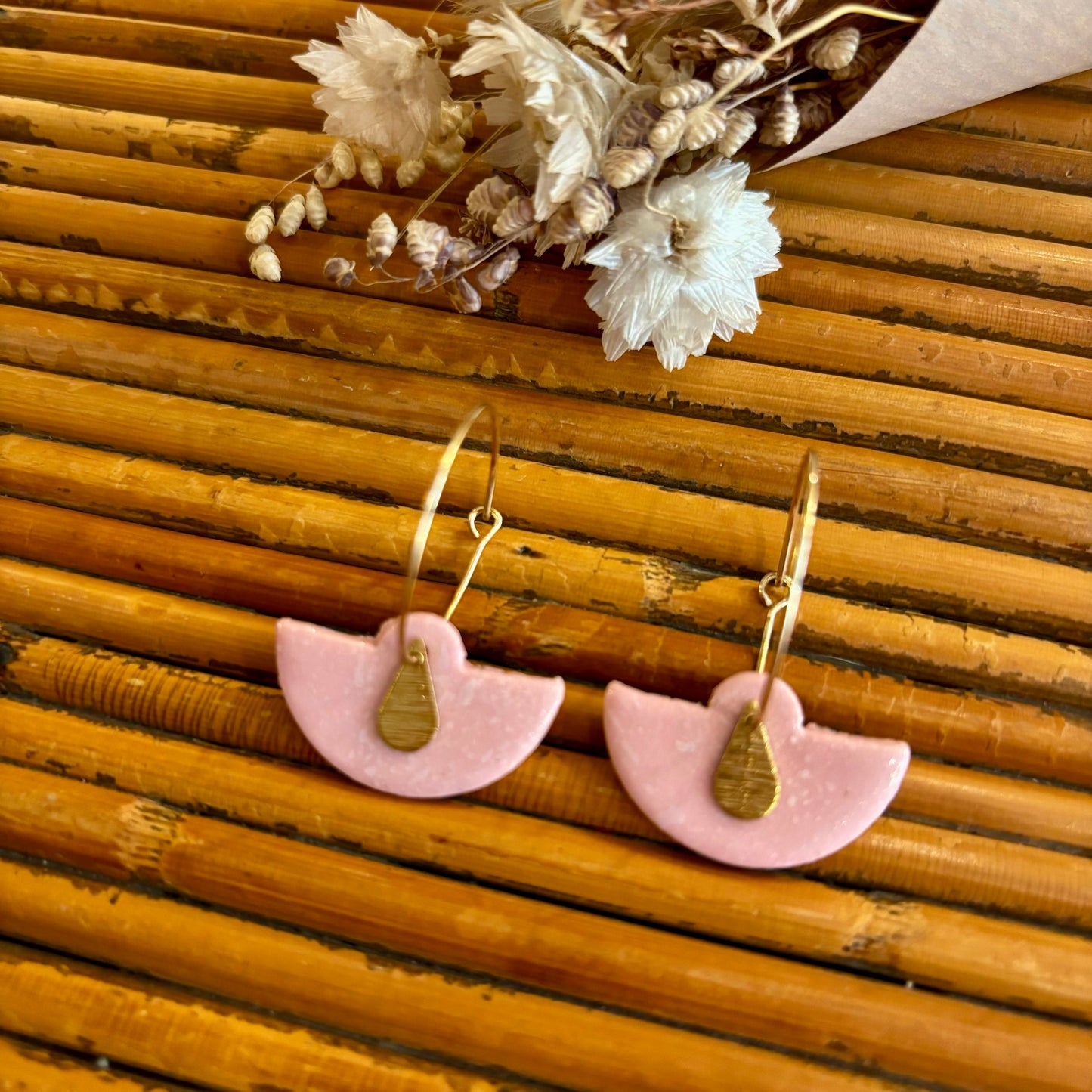 Boucles d'oreilles en céramique bascule rose