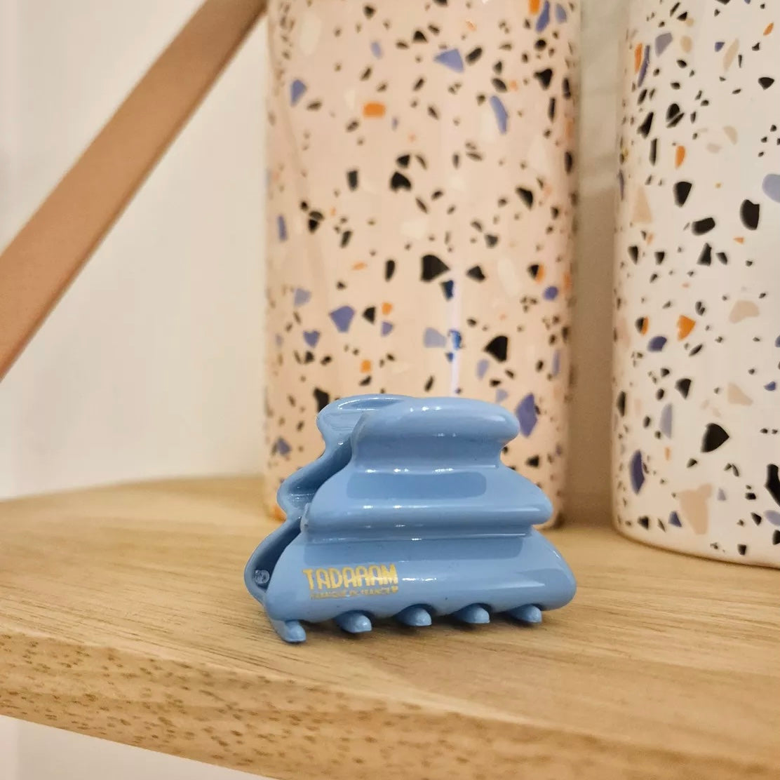 Pince à cheveux wavy bleu azur