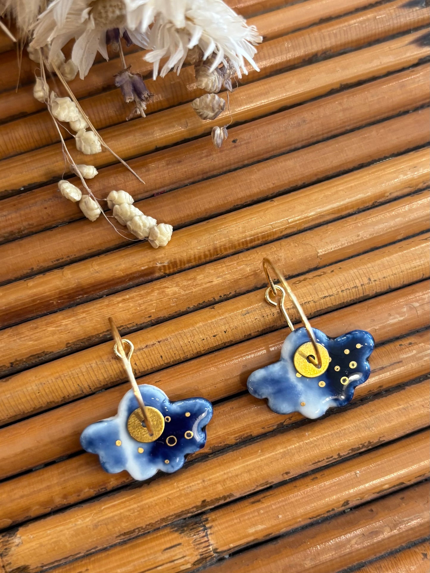Boucles d'oreilles en céramique Éventail nuances bleutées