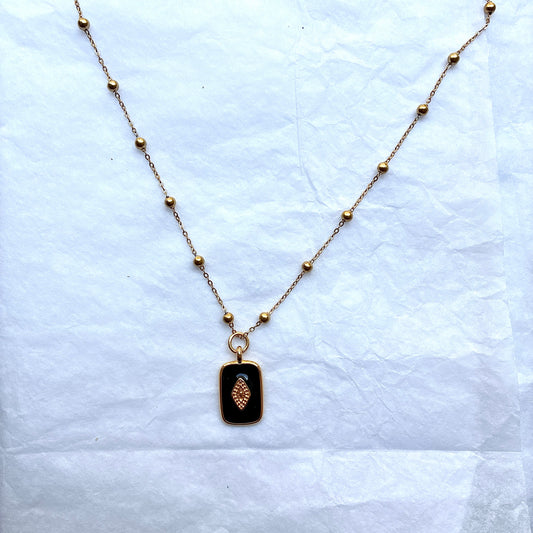 Collier médaillon noir