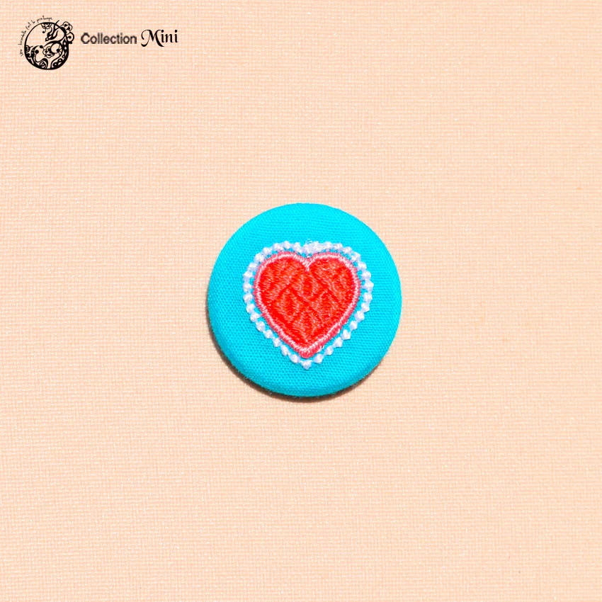 Broche Mini cœur bleu ciel et rouge