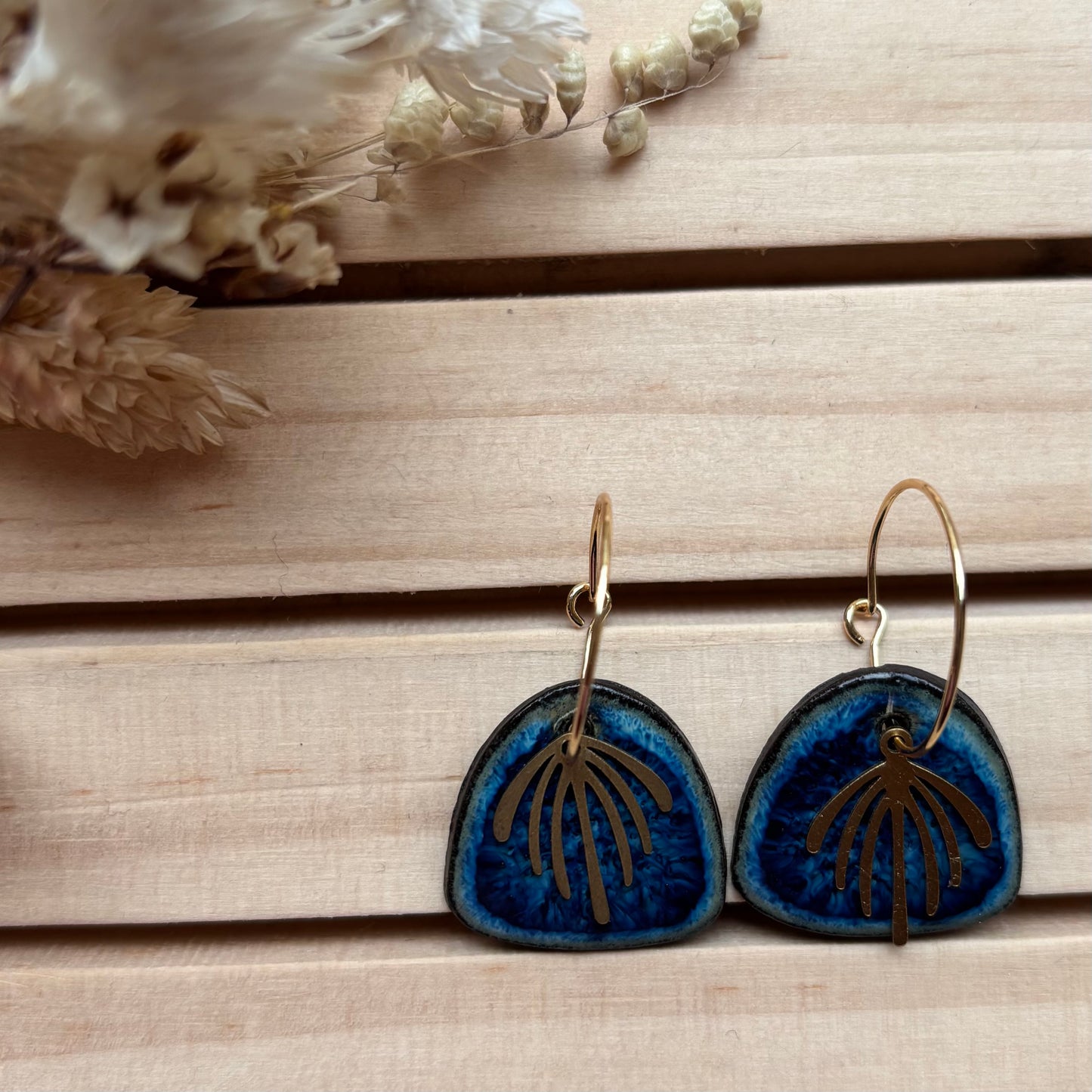 Boucles d'oreilles en céramique cloche bleue nuit