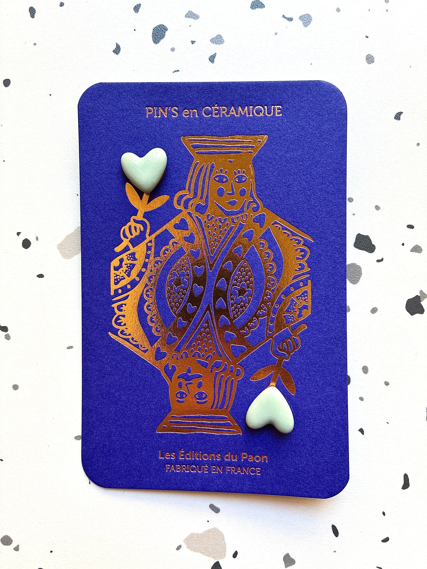 Pin’s en céramique petits cœurs carte à jouer vert d’eau