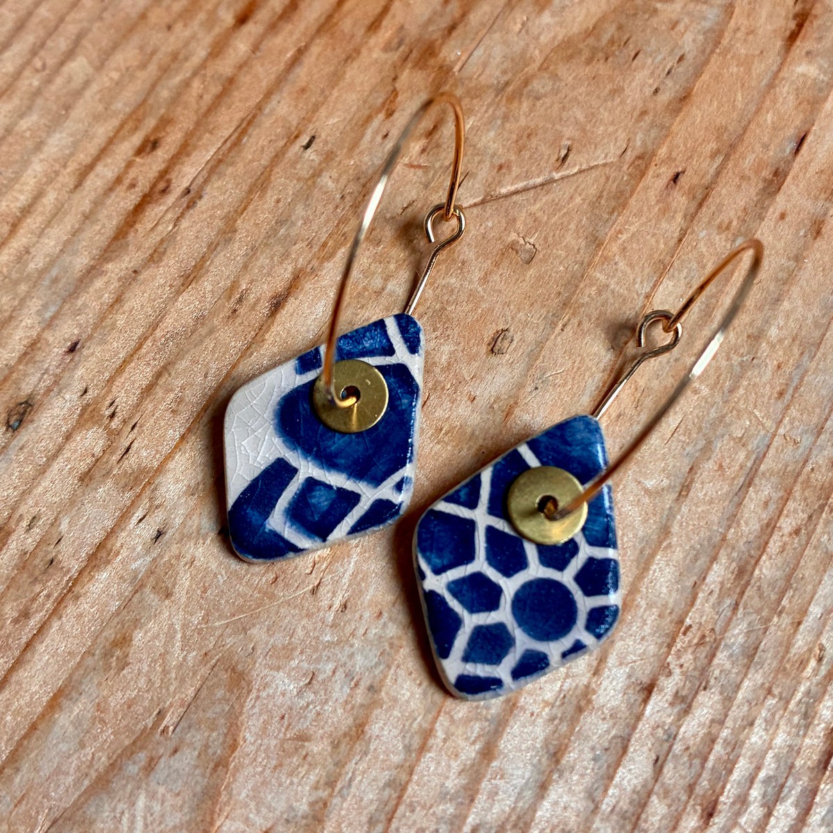 Boucles d'oreilles en céramique bicolore bleu beige