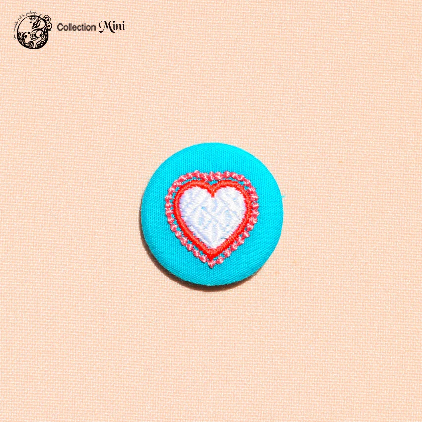 Broche Mini cœur bleu ciel et blanc