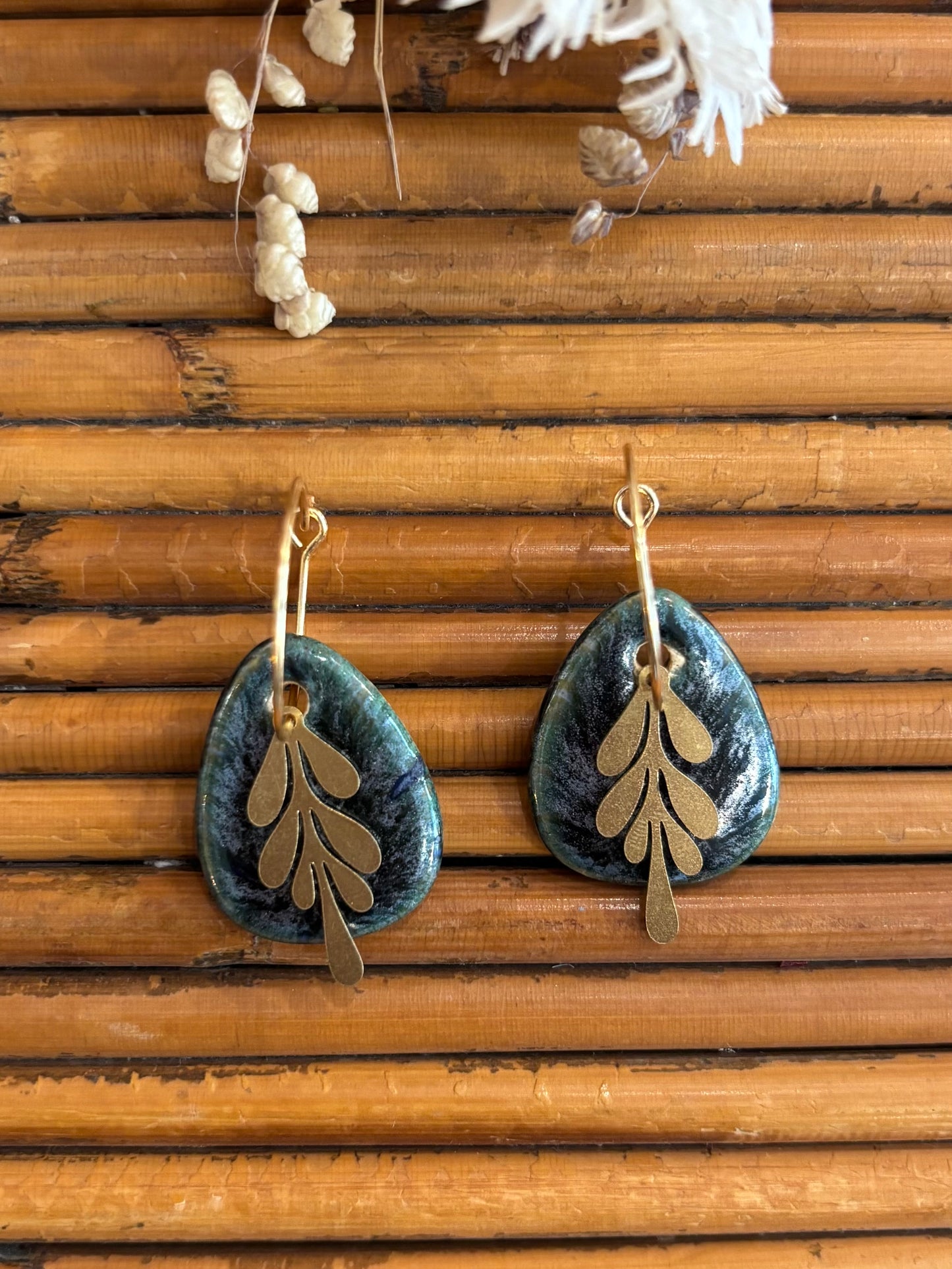 Boucles d'oreilles en céramique goutte vert bouteille
