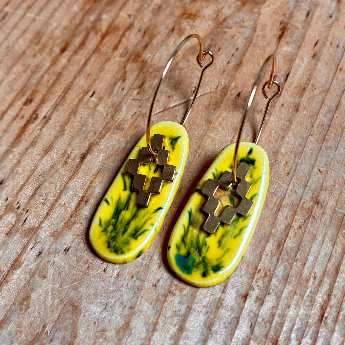 Boucles d'oreilles en céramique pilule jaune et vert