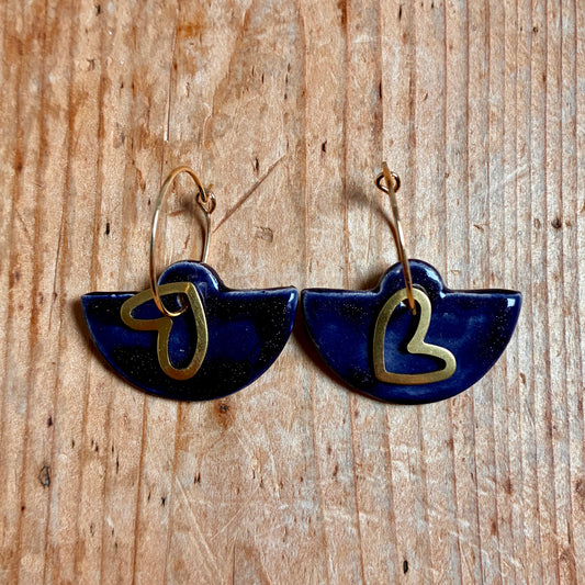 Boucles d'oreilles en céramique bascule bleu et cœur