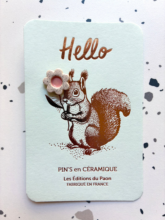 Pin’s en céramique fleur écureuil rose