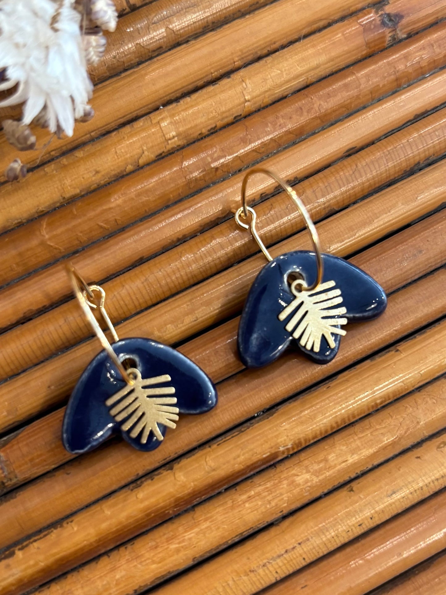 Boucles d'oreilles en céramique feuille bleu