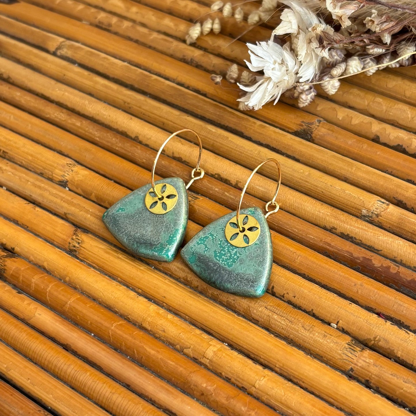 Boucles d'oreilles en céramique galet vert