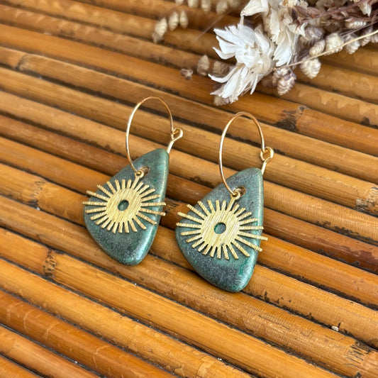 Boucles d'oreilles en céramique triangle vert et soleil