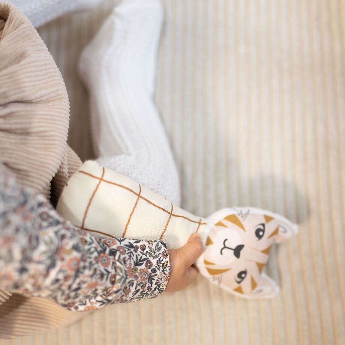 Hochet Chat carreaux beige et camel