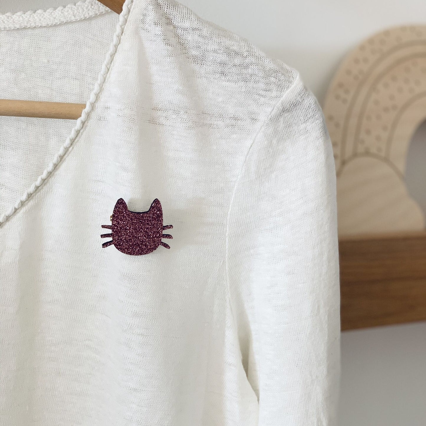 Broche Chat moustaches rose