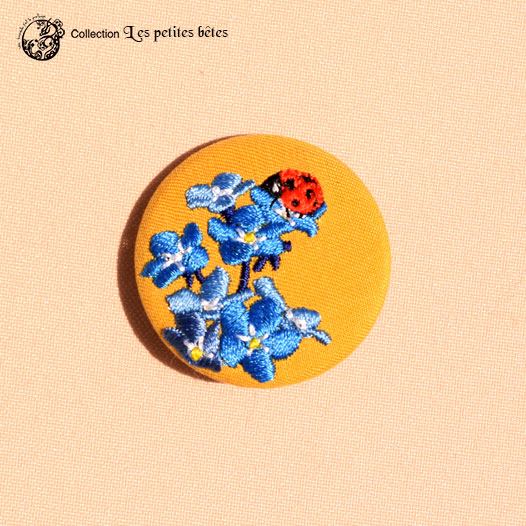 Broche petit format Myosotis & Coccinelle n°2 - Do you speak français ?