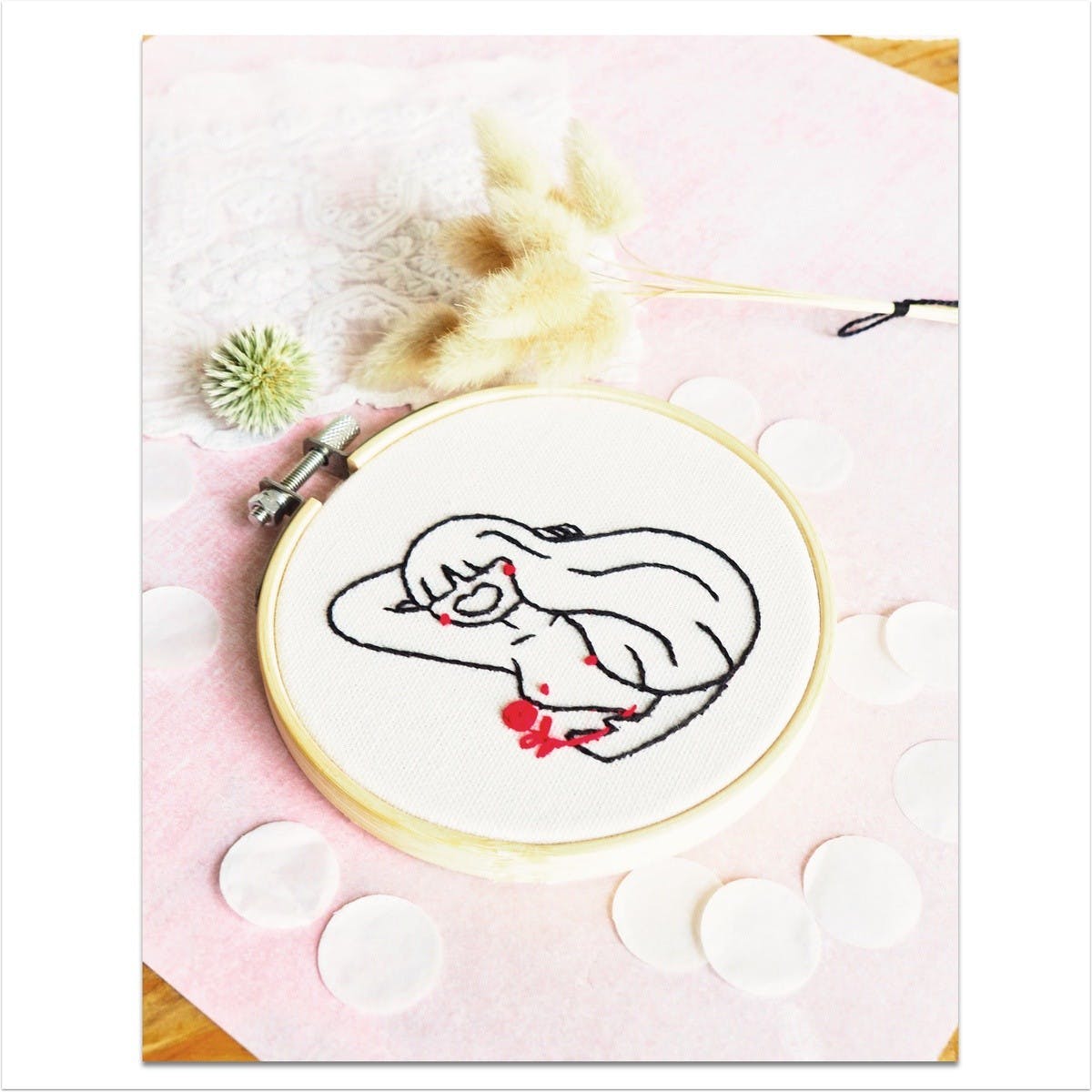 Kit de broderie Femme fatale et sensuelle