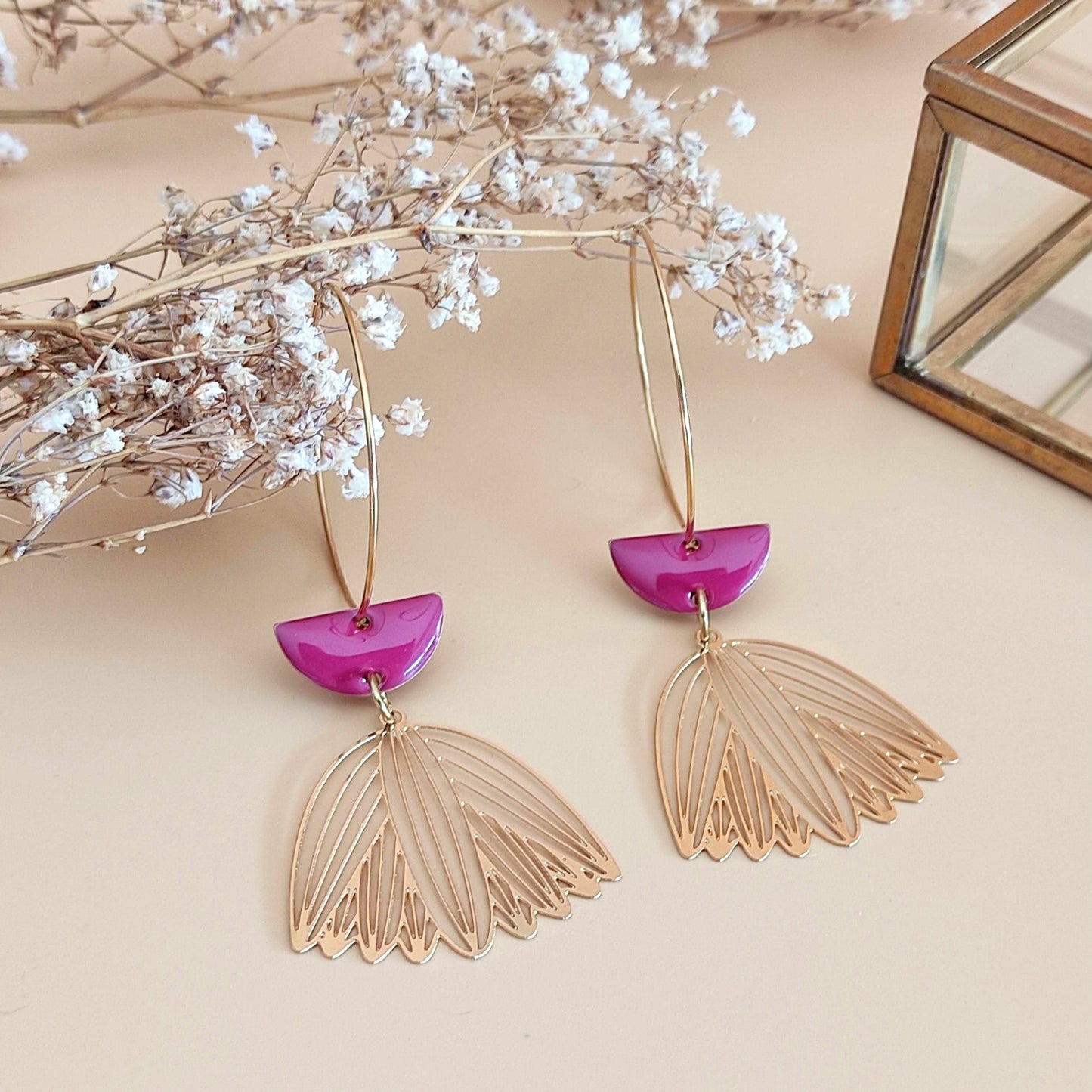 Boucles d’oreilles La malicieuse fuschia