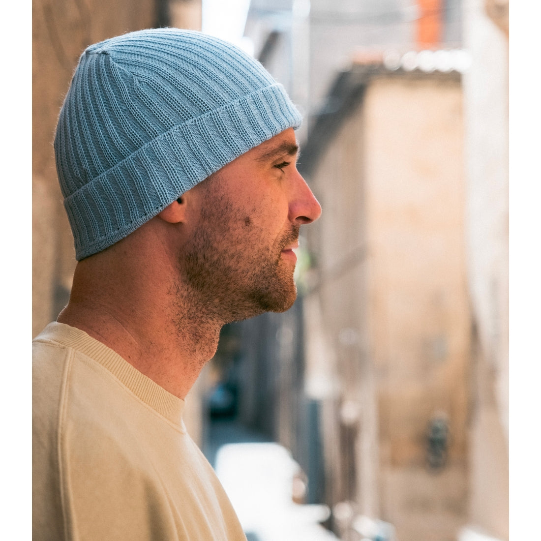 Bonnet en laine et acrylique bleu clair