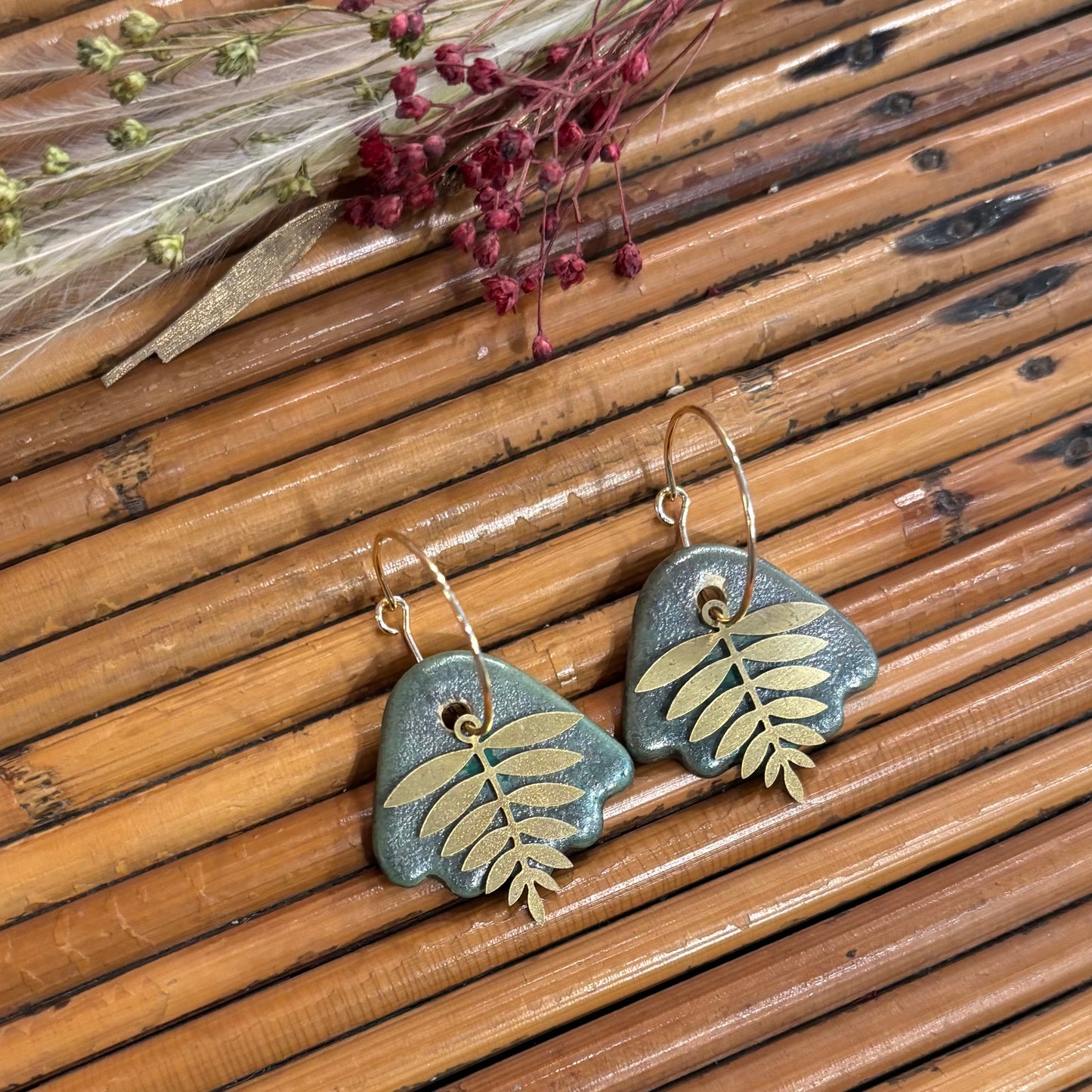 Boucles d'oreilles en céramique feuille verte