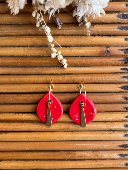 Boucles d'oreilles en céramique goutte rouge