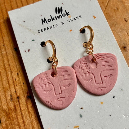 Boucles d'oreilles en céramique visage rose