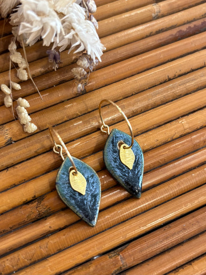 Boucles d'oreilles en céramique ovale vert bouteille