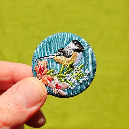 Broche petit format Mésange Nonnette