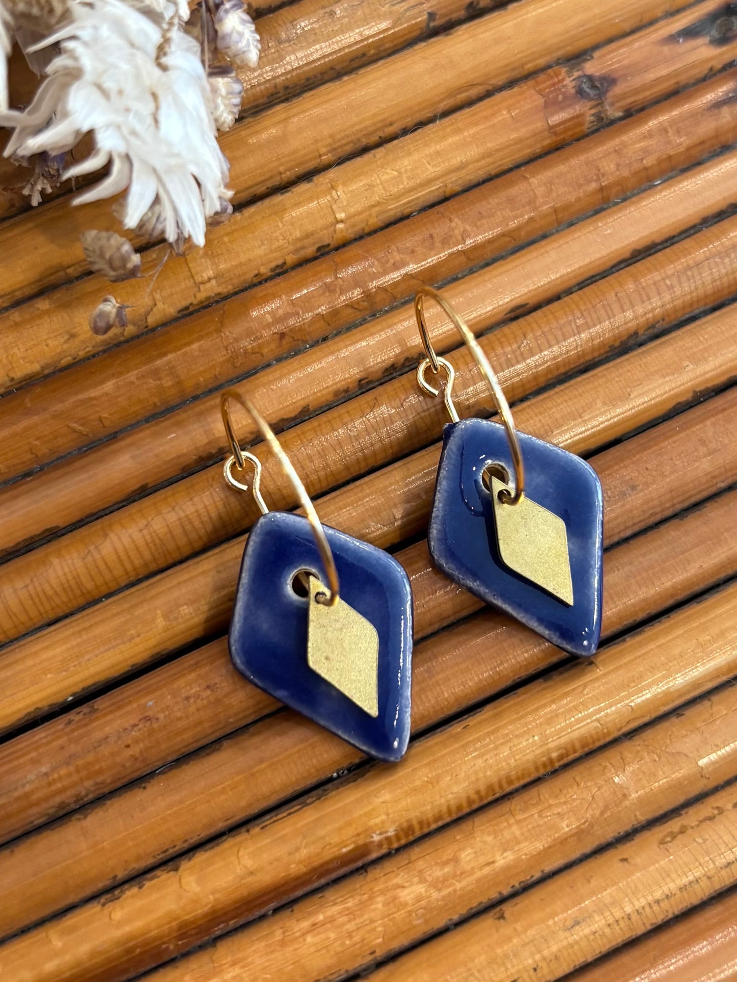 Boucles d'oreilles en céramique losange bleu
