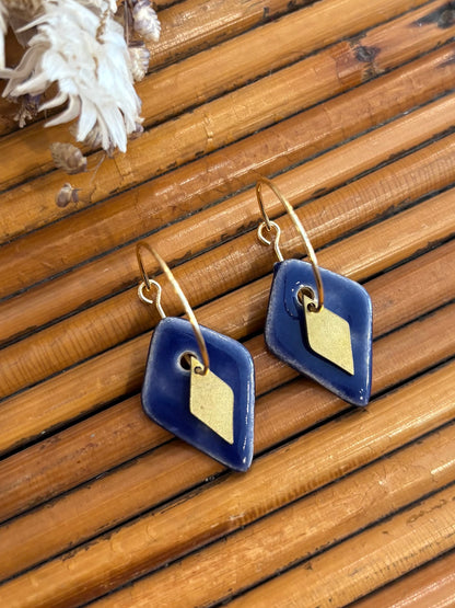 Boucles d'oreilles en céramique losange bleu