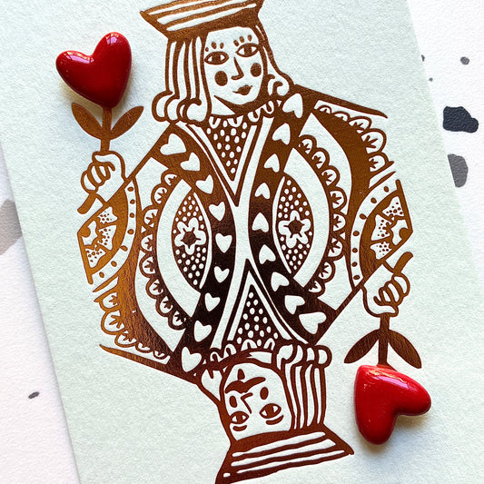 Pin’s en céramique petits cœurs carte à jouer rouge