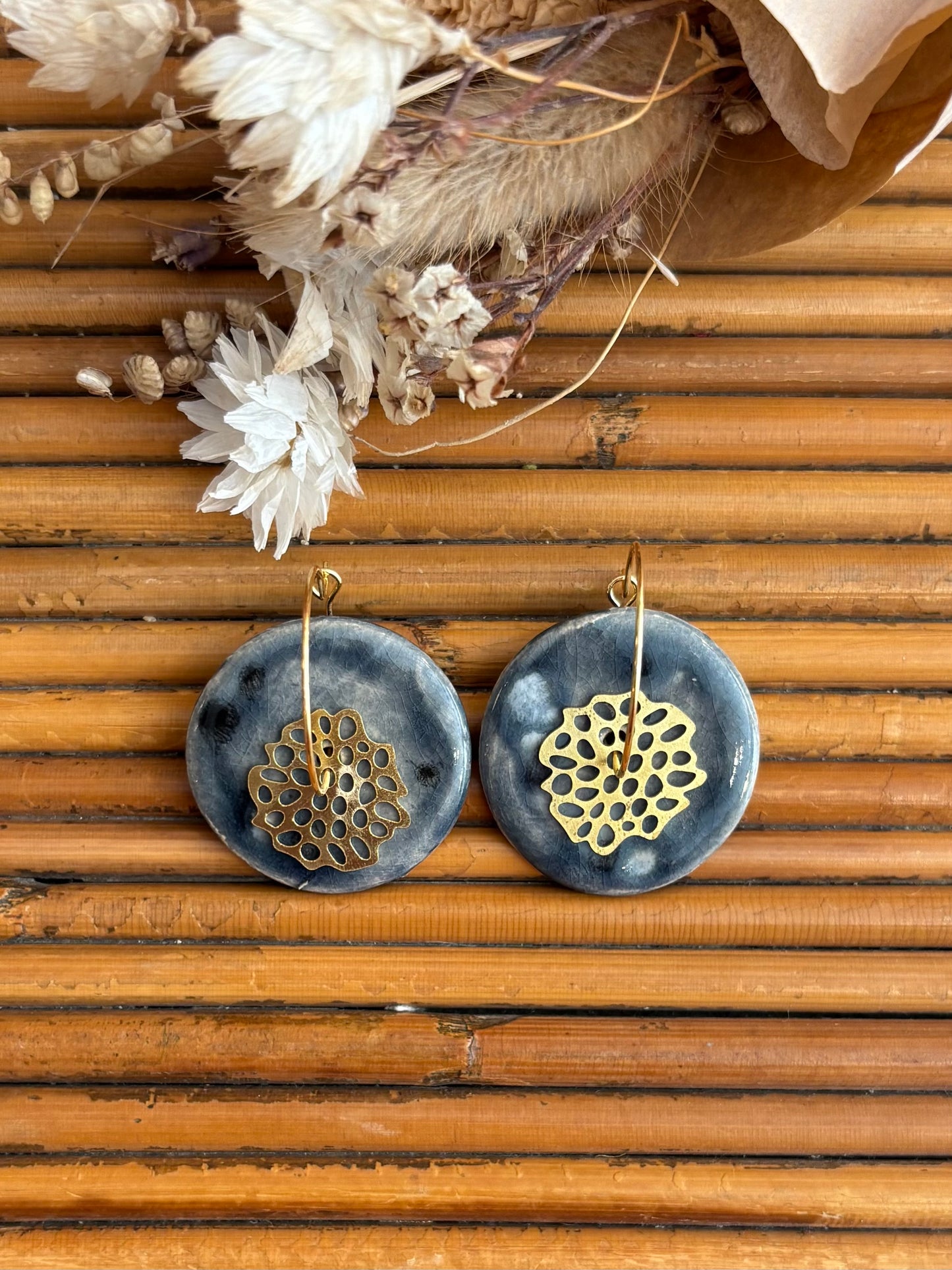 Boucles d'oreilles en céramique cercle bleu