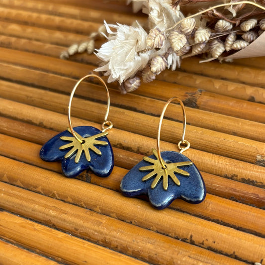 Boucles d'oreilles en céramique feuille bleu et petit soleil