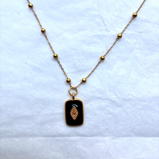Collier médaillon noir