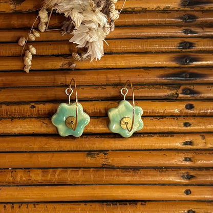 Boucles d'oreilles en céramique fleur verte