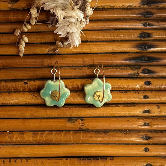 Boucles d'oreilles en céramique fleur verte