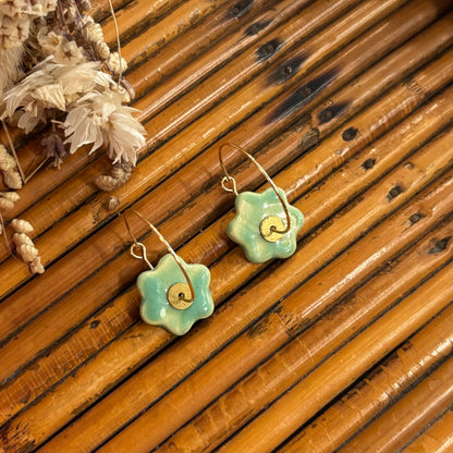 Boucles d'oreilles en céramique fleur verte