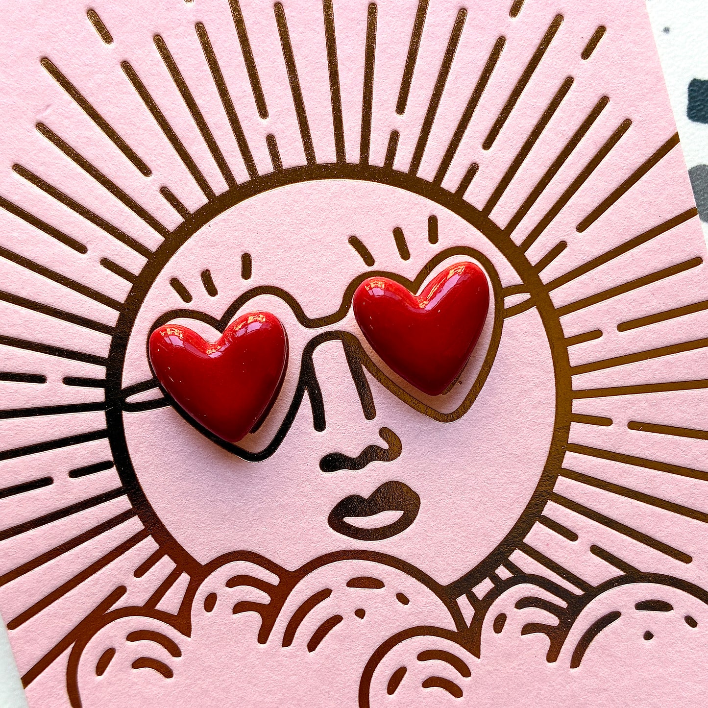 Pin’s en céramique petits cœurs sunshine rouge