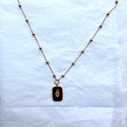 Collier médaillon noir