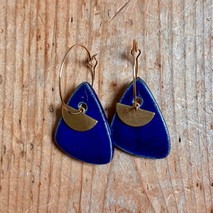 Boucles d'oreilles en céramique triangle bleu