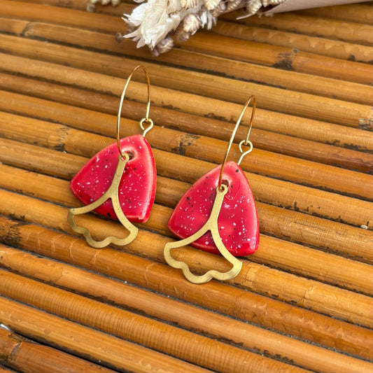 Boucles d'oreilles en céramique galet rouge et queue de poisson