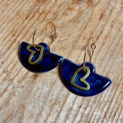 Boucles d'oreilles en céramique bascule bleu et cœur