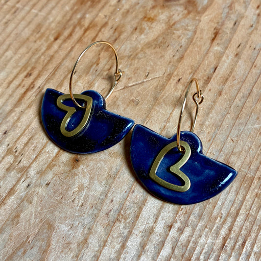 Boucles d'oreilles en céramique bascule bleu et cœur