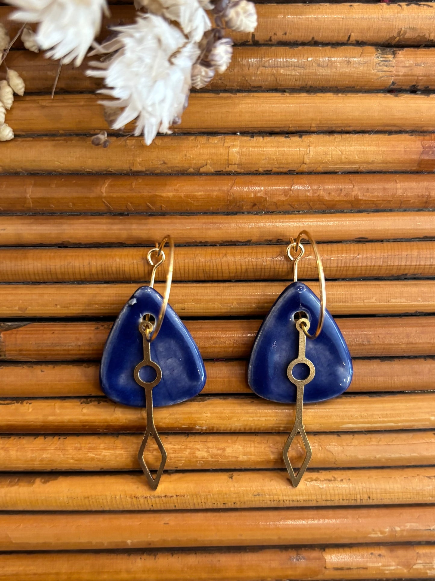 Boucles d'oreilles en céramique galet nuances bleutées