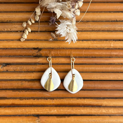 Boucles d'oreilles en céramique goutte blanche