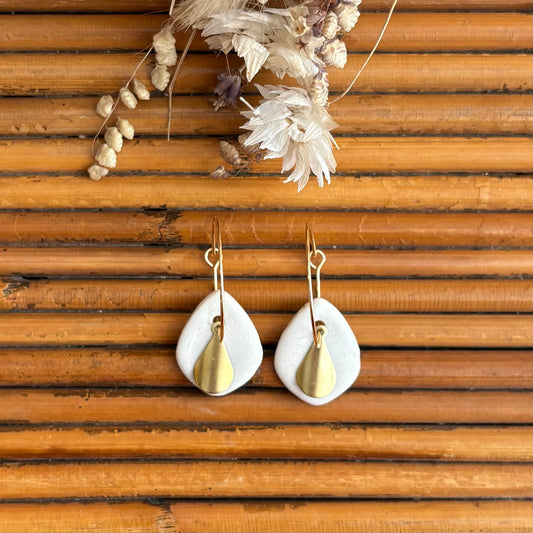 Boucles d'oreilles en céramique goutte blanche