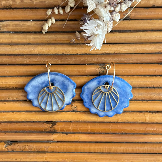 Boucles d'oreilles en céramique coquillage bleu et cercle de soleil