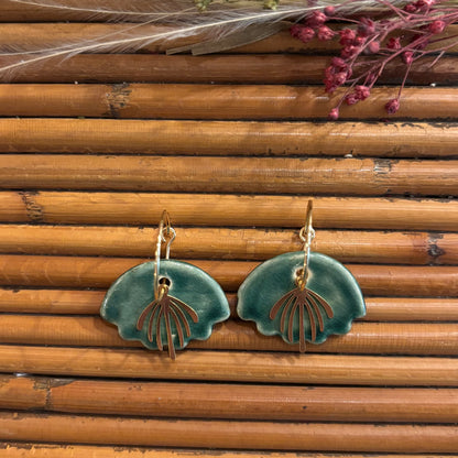 Boucles d'oreilles en céramique coquillage nuances vertes